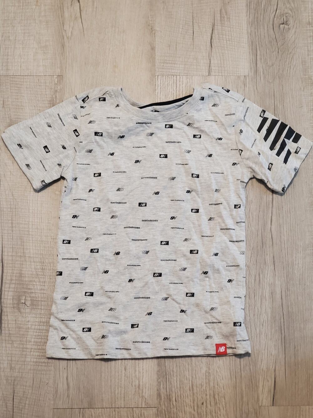 Kids New Balance T-Shirt size s(8). A31